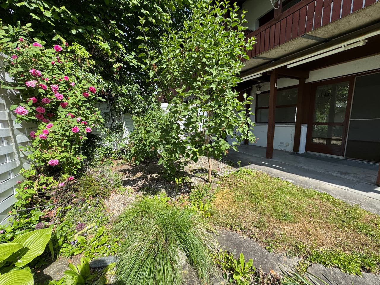 3 Zimmerwohnung im Reihenhausstil mit Garten & Garage in guter Lage